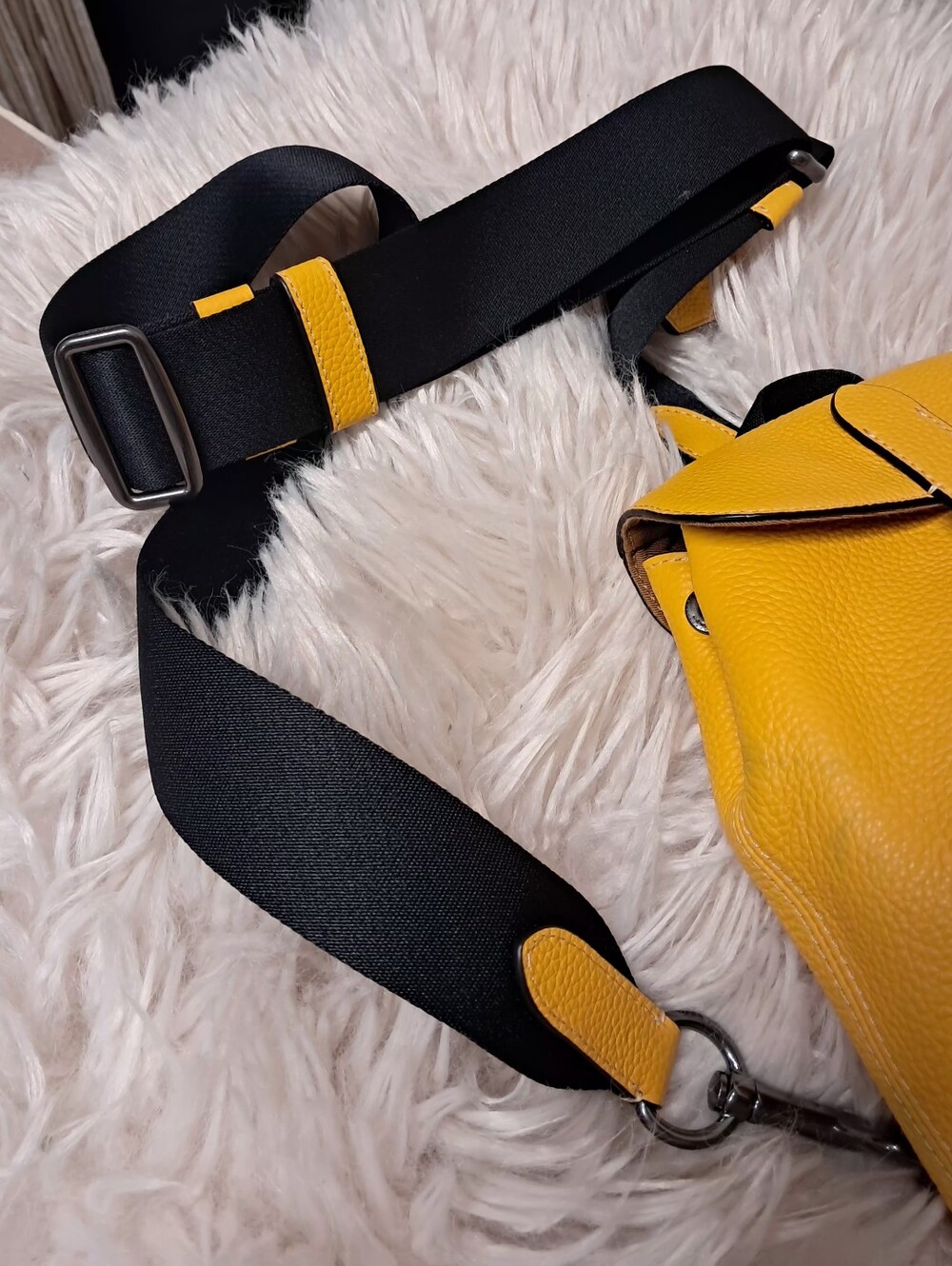 Coach Hudson Small Pack in Canary Yellow Pebble Leather NWT - Picture 5 of 14